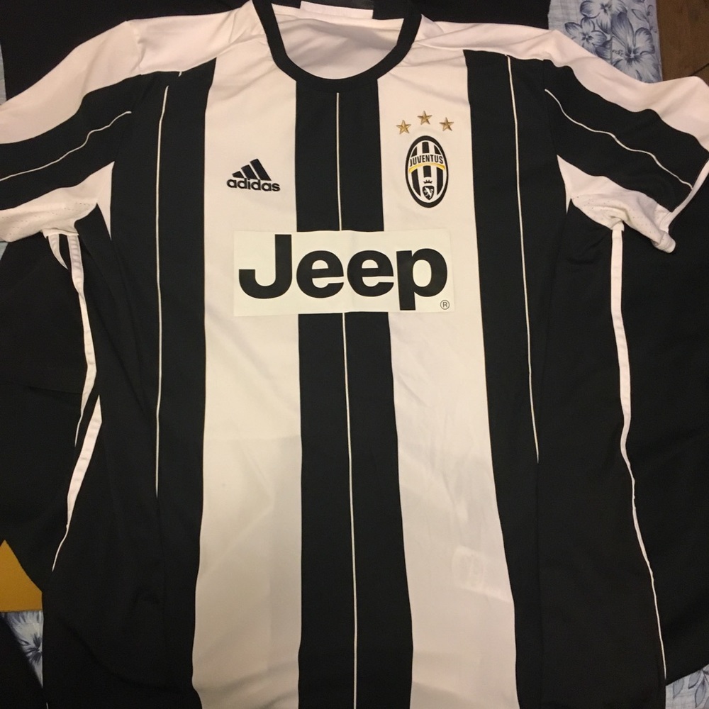 Juventus adidas jersey. XL